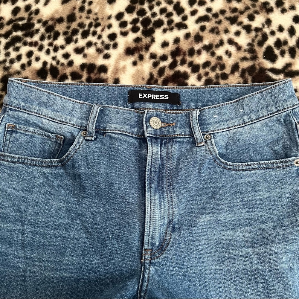 Express waist 32” women’s bell flare high rise jeans - Picture 2 of 12